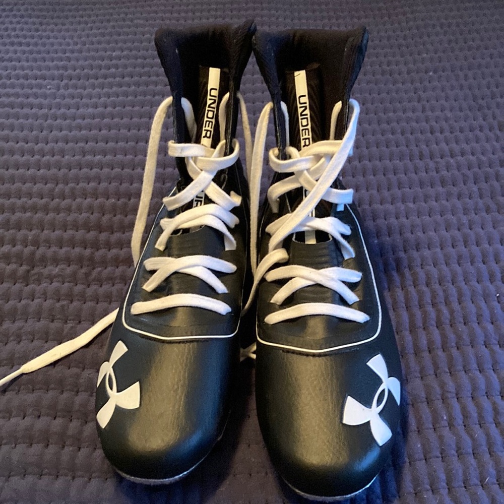 NWOT Under Armour Football Cleats